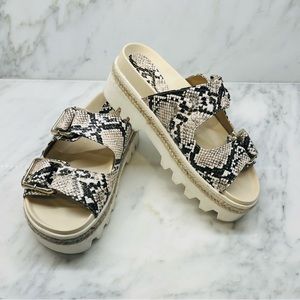 SHU SHOP’s ZYLA SANDAL IN FUN SNAKESKIN •ALMOST NEW!•